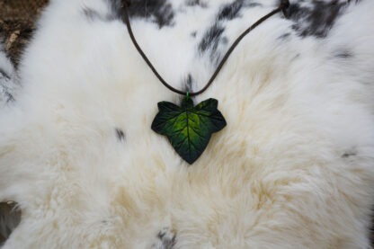 Leren ketting groene klimopblad