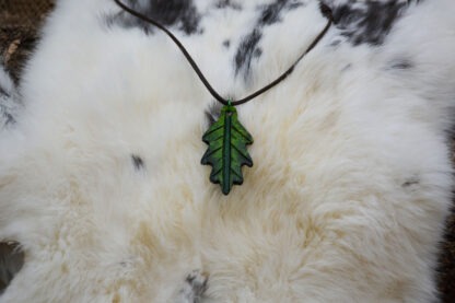 Leren ketting groene eikenblad